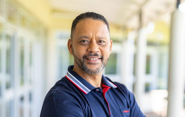 Kaapse Forum betreur TV-man Johnny Davids se dood